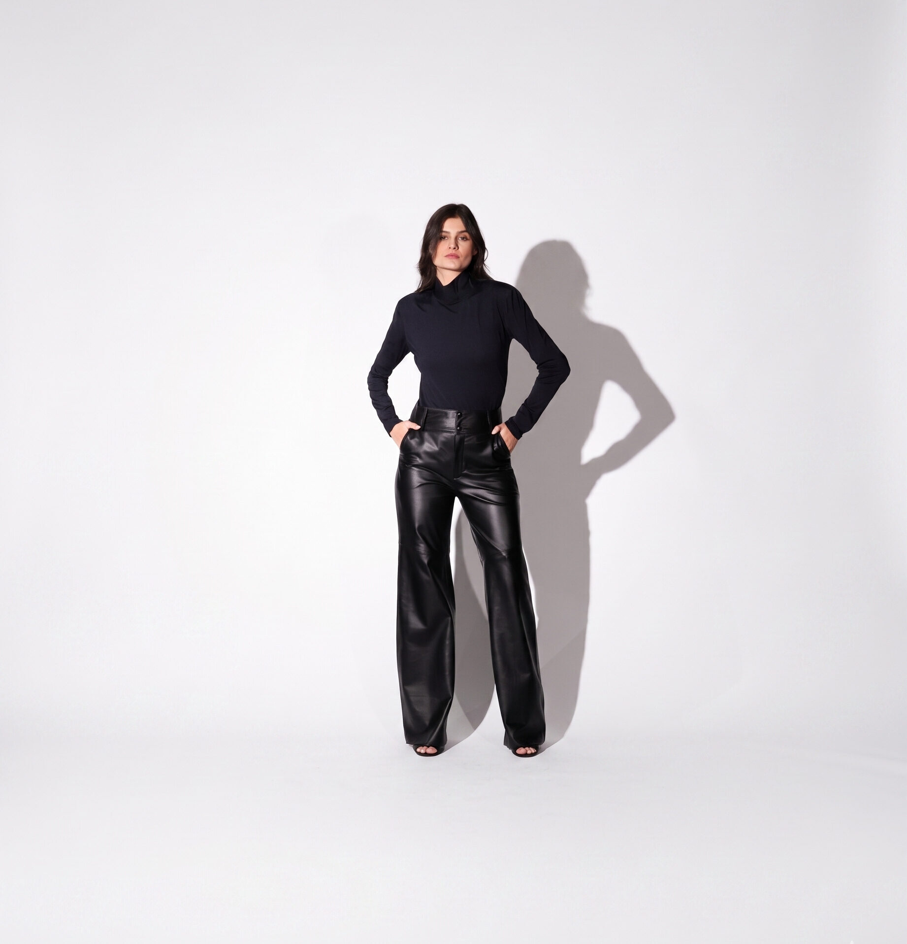 pantalona em couro dumenti modelo antonia inverno 2026